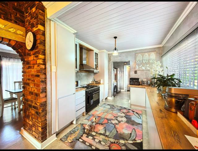 5 BEDROOM HOUSE FOR SALE IN VAALPARK